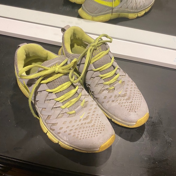 Women’s nikes - Picture 2 of 5